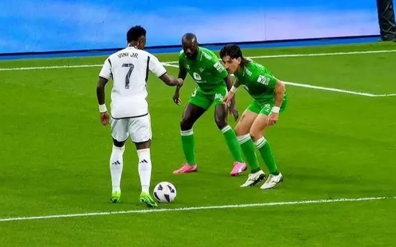 مواجهة قوية.. شاهد ريال مدريد أمام ريال بيتيس في الدوري الإسباني 2025